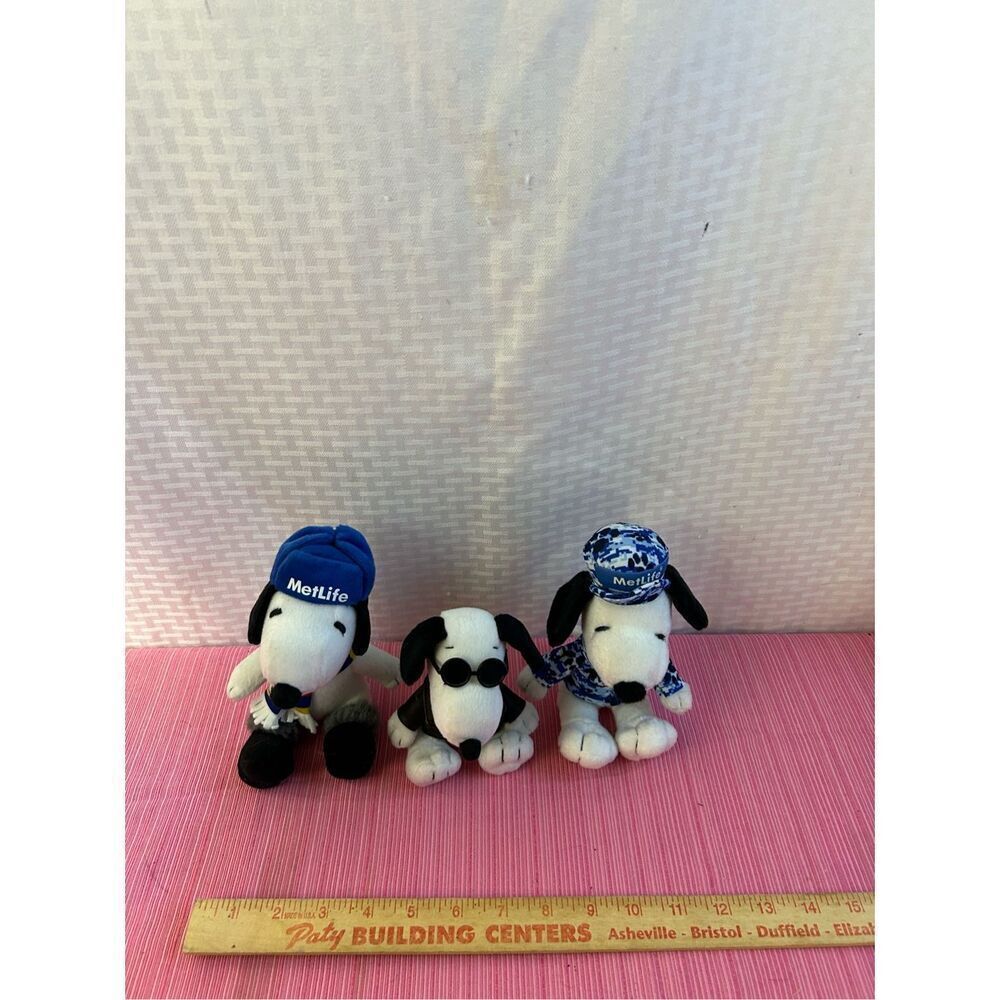 3 Peanuts Snoopy MetLife branded plush 6"